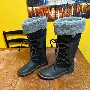 UGG 1636 NUBUCK LEATHER LACE UPT BOOTS SIZES 9